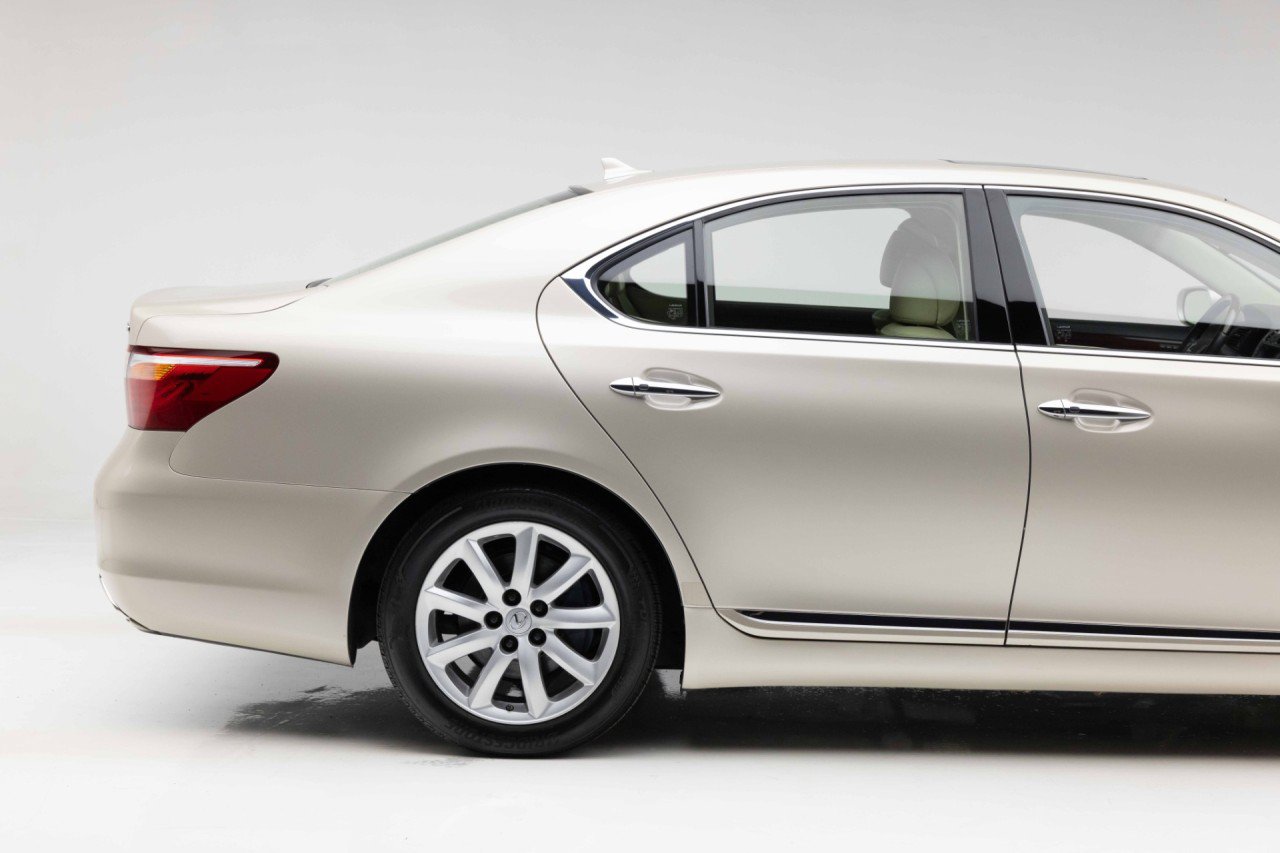Used 2012 Lexus LS 460 w/ Luxury Value Edition RWD image 21