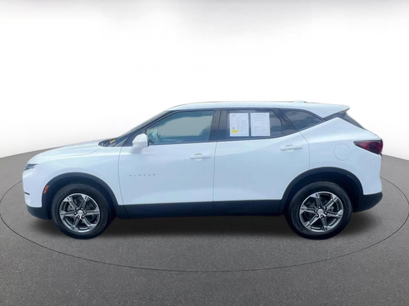 Used 2025 Chevrolet Blazer LT FWD image 9