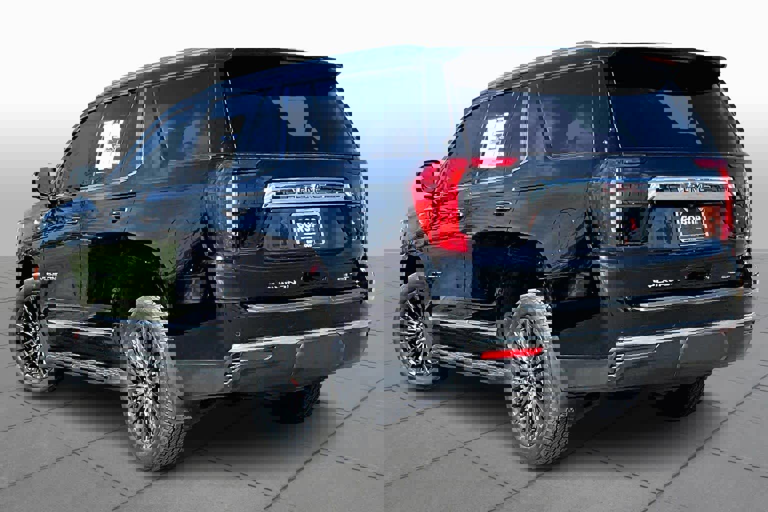 Used 2022 GMC Yukon SLT w/ SLT Premium Package image 12