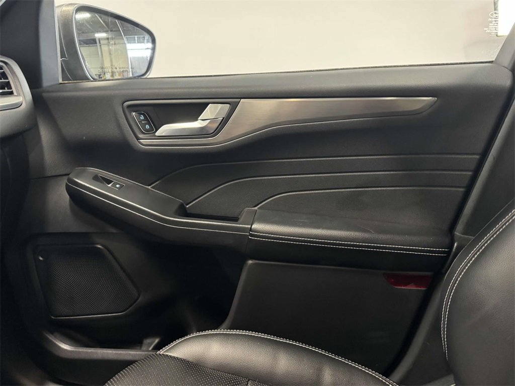 Used 2022 Ford Escape Titanium image 30
