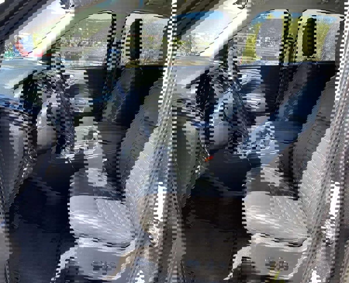 Used 2019 Ford Escape SEL image 15