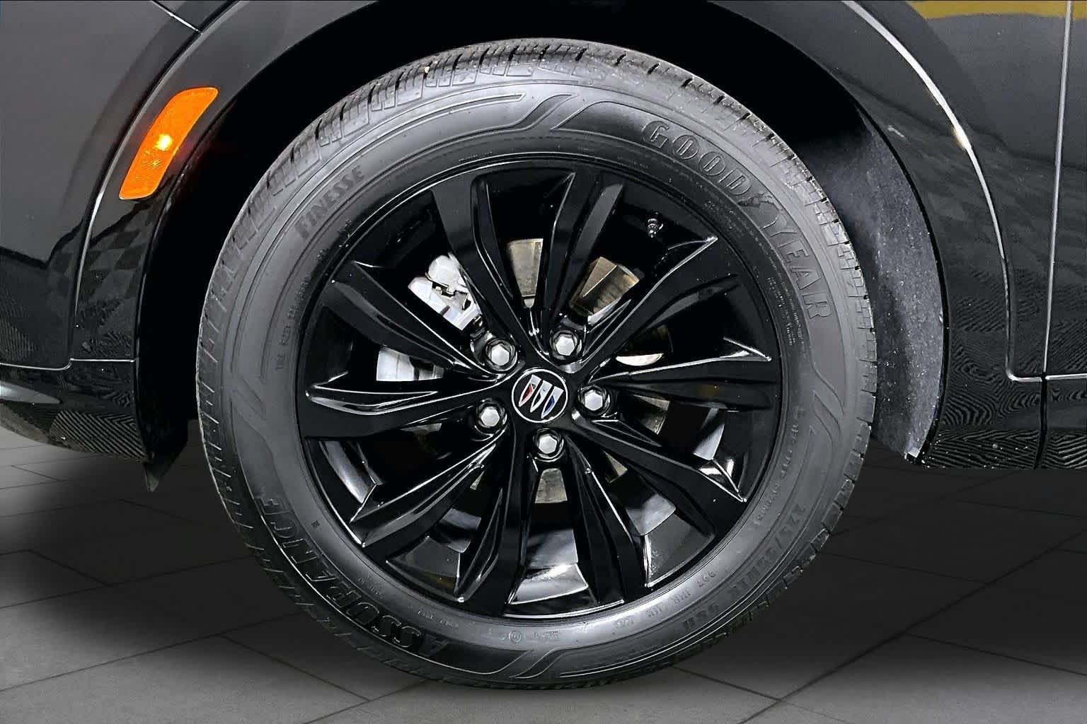 Used 2025 Buick Envista Sport Touring w/ Advanced Safety Package FWD image 11