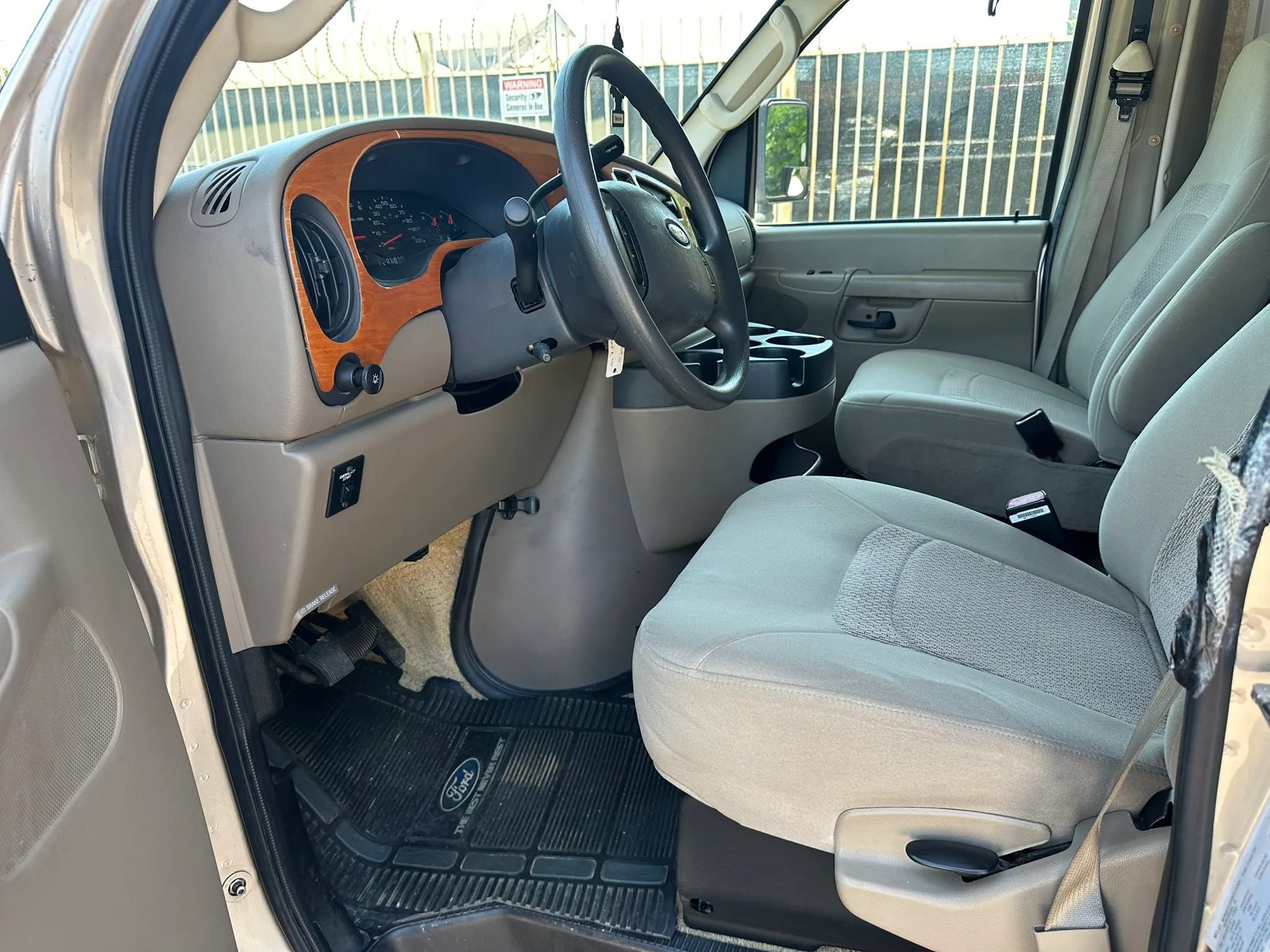 Used 2006 Ford E-450 and Econoline 450 RWD image 16
