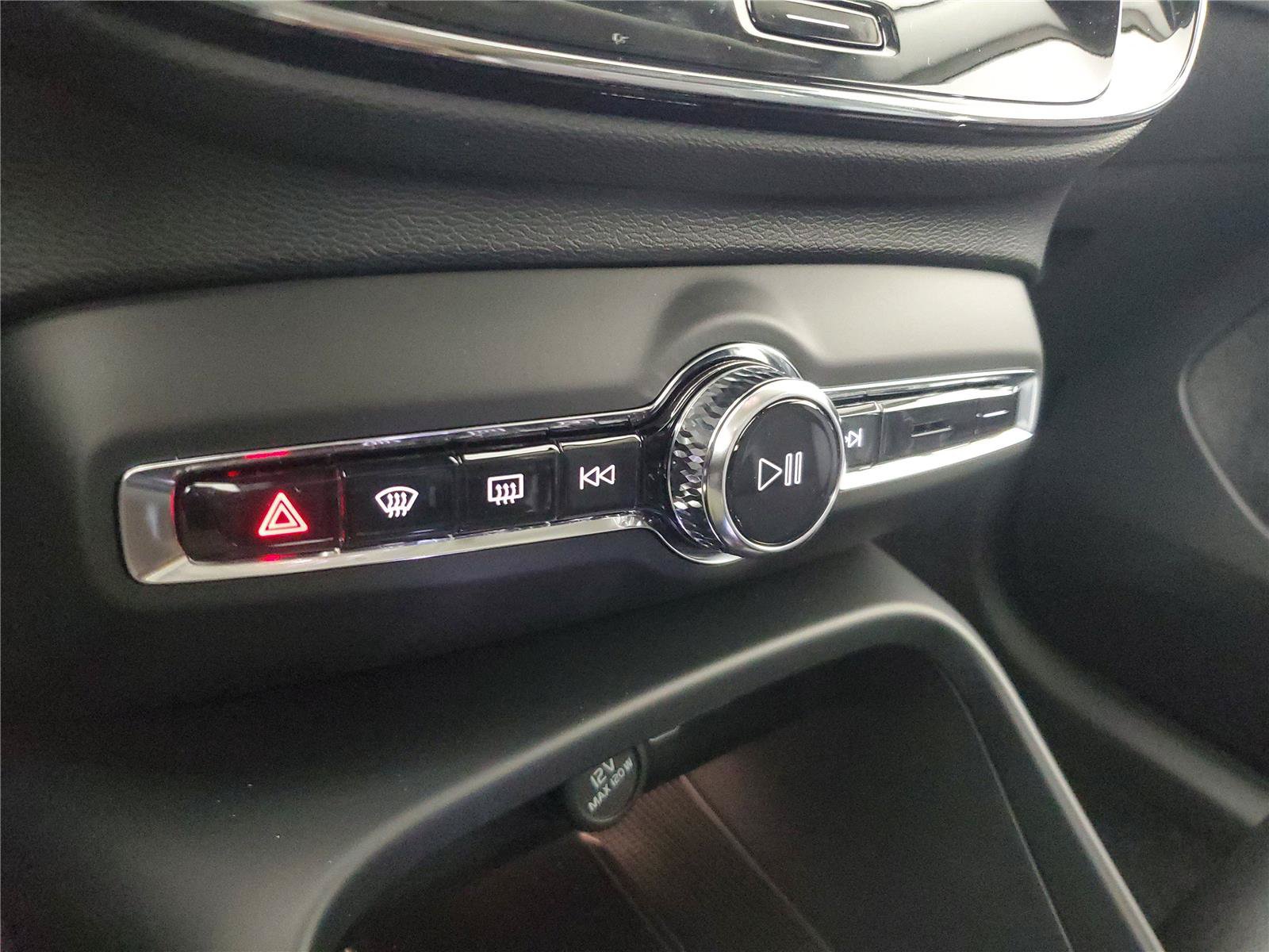 New 2026 Volvo XC40 B5 Plus w/ Climate Package AWD/4WD image 30
