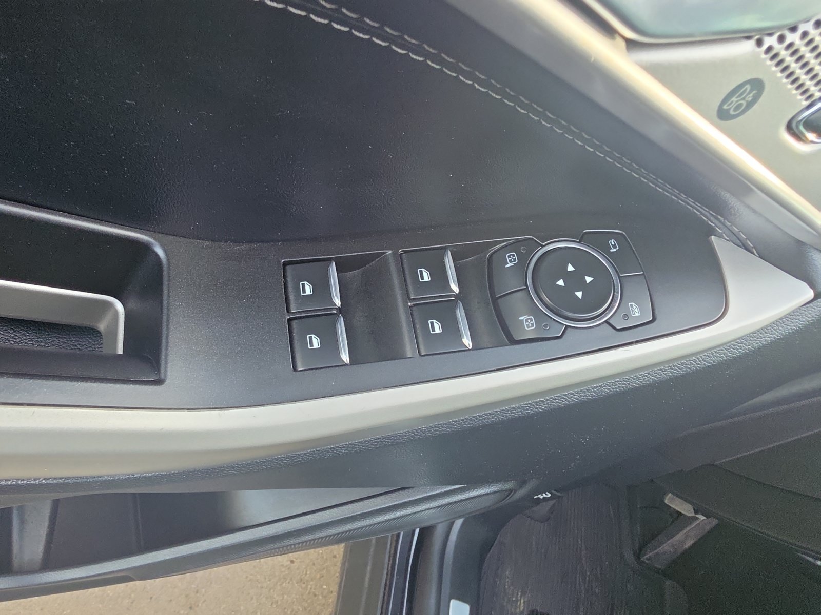 Used 2022 Ford Explorer Limited AWD/4WD image 11