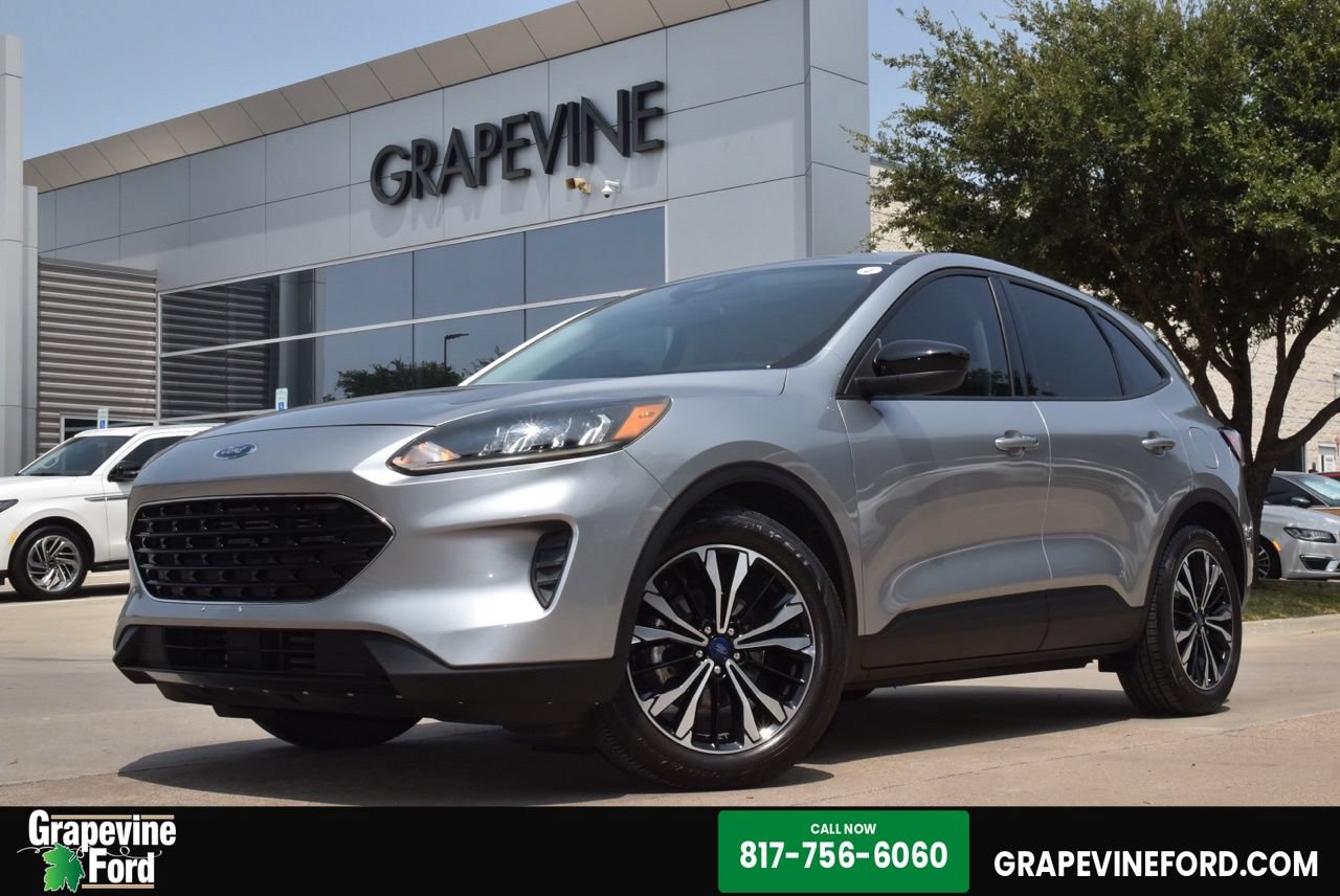 Used 2021 Ford Escape SE w/ SE Sport Appearance Package FWD image 1
