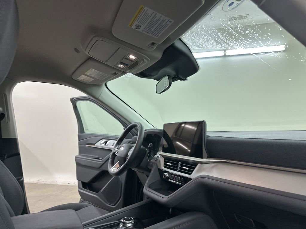 New 2026 Ford Explorer Active AWD/4WD image 17
