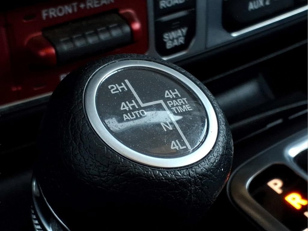 Used 2024 Jeep Wrangler Unlimited Rubicon 4xe AWD/4WD image 18
