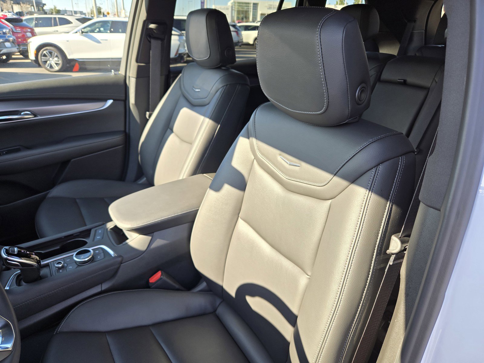 Used 2025 Cadillac XT6 Luxury image 15