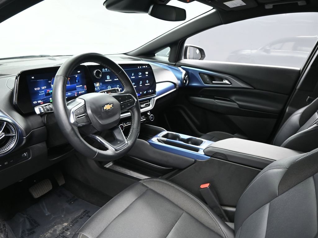 Used 2025 Chevrolet Equinox EV LT w/ Convenience Package image 16