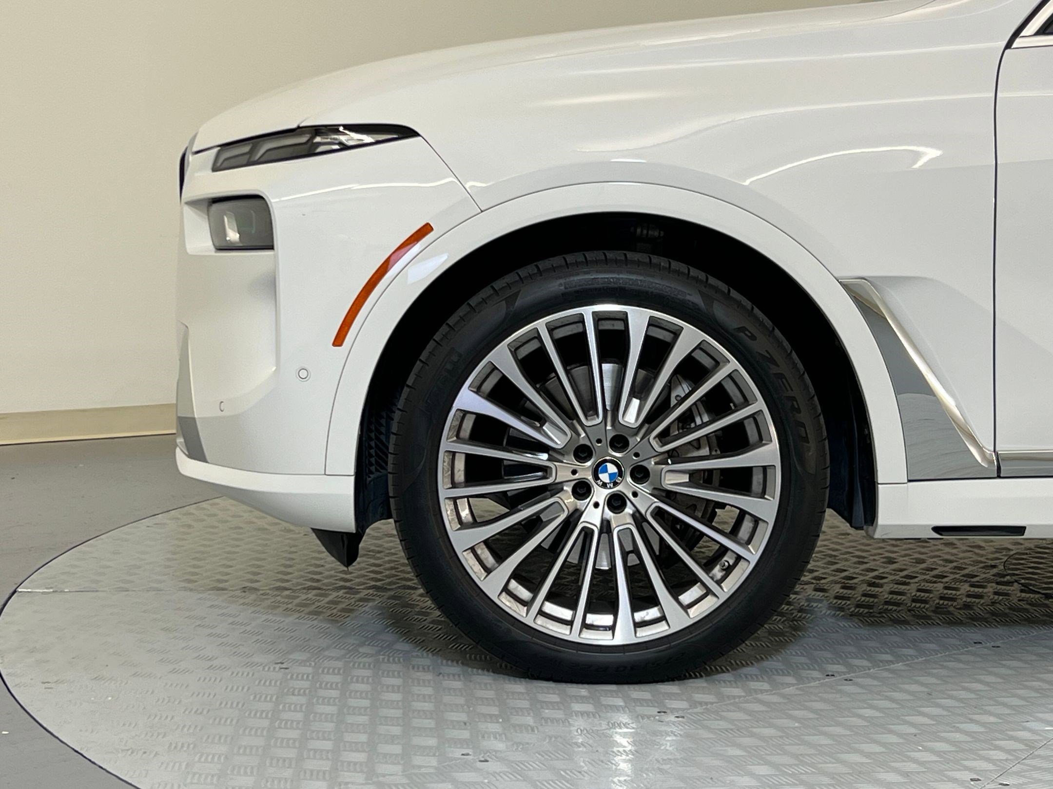 Used 2025 BMW X7 xDrive40i image 11