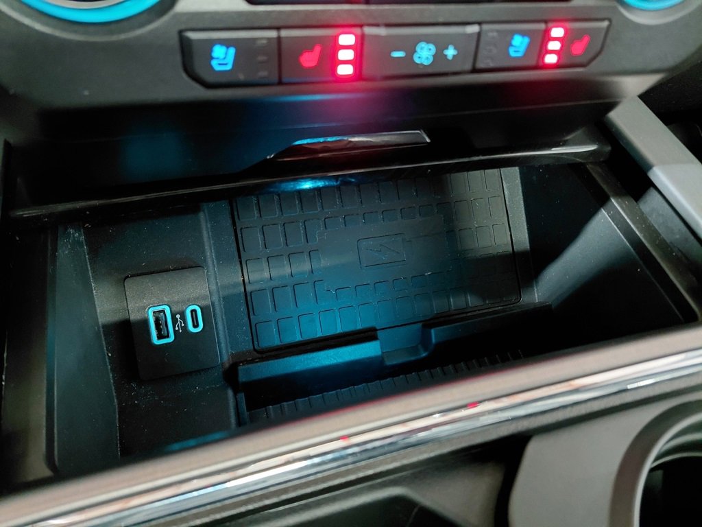 Used 2021 Ford F350 Platinum w/ Tremor Off-Road Package image 38