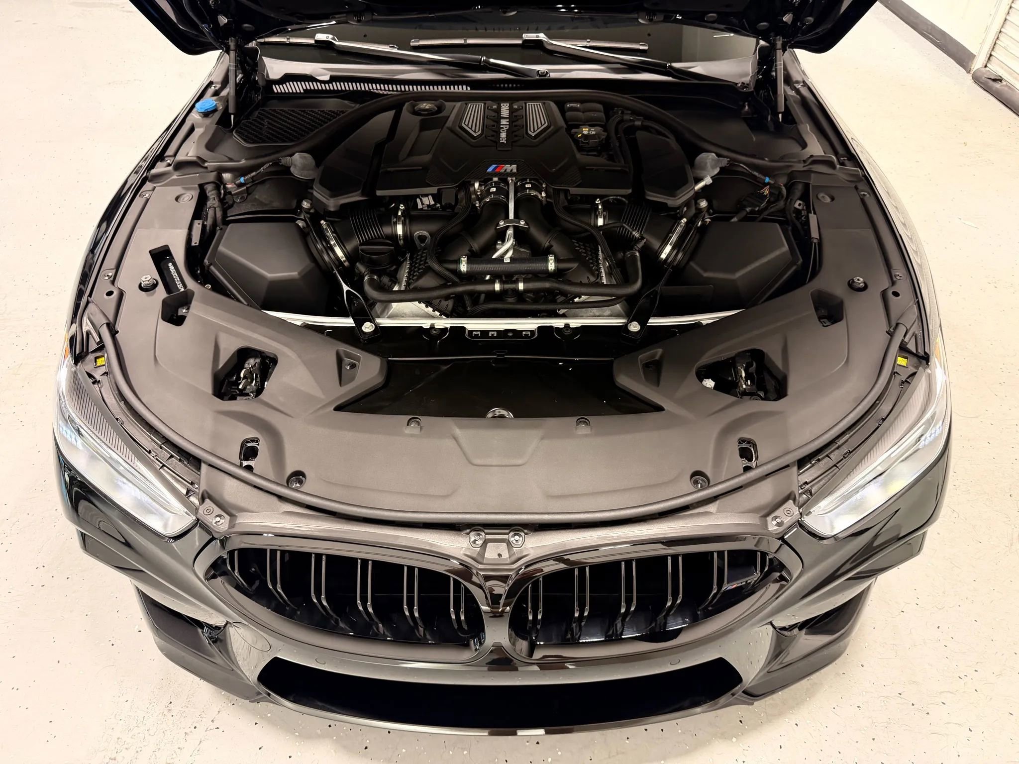 Used 2025 BMW M8 Competition image 32