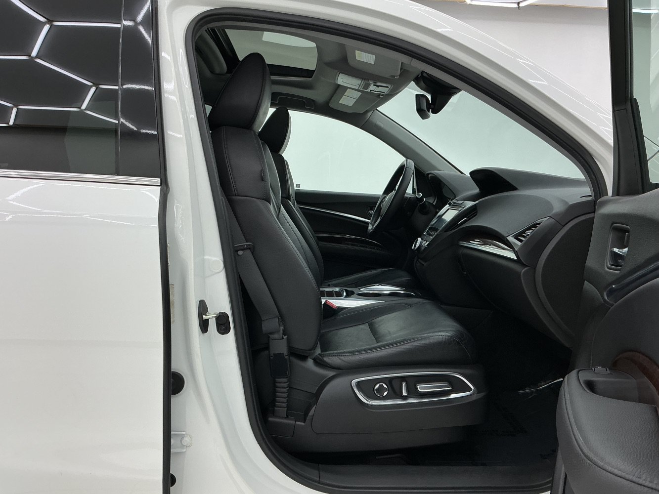 Used 2019 Acura MDX FWD image 15
