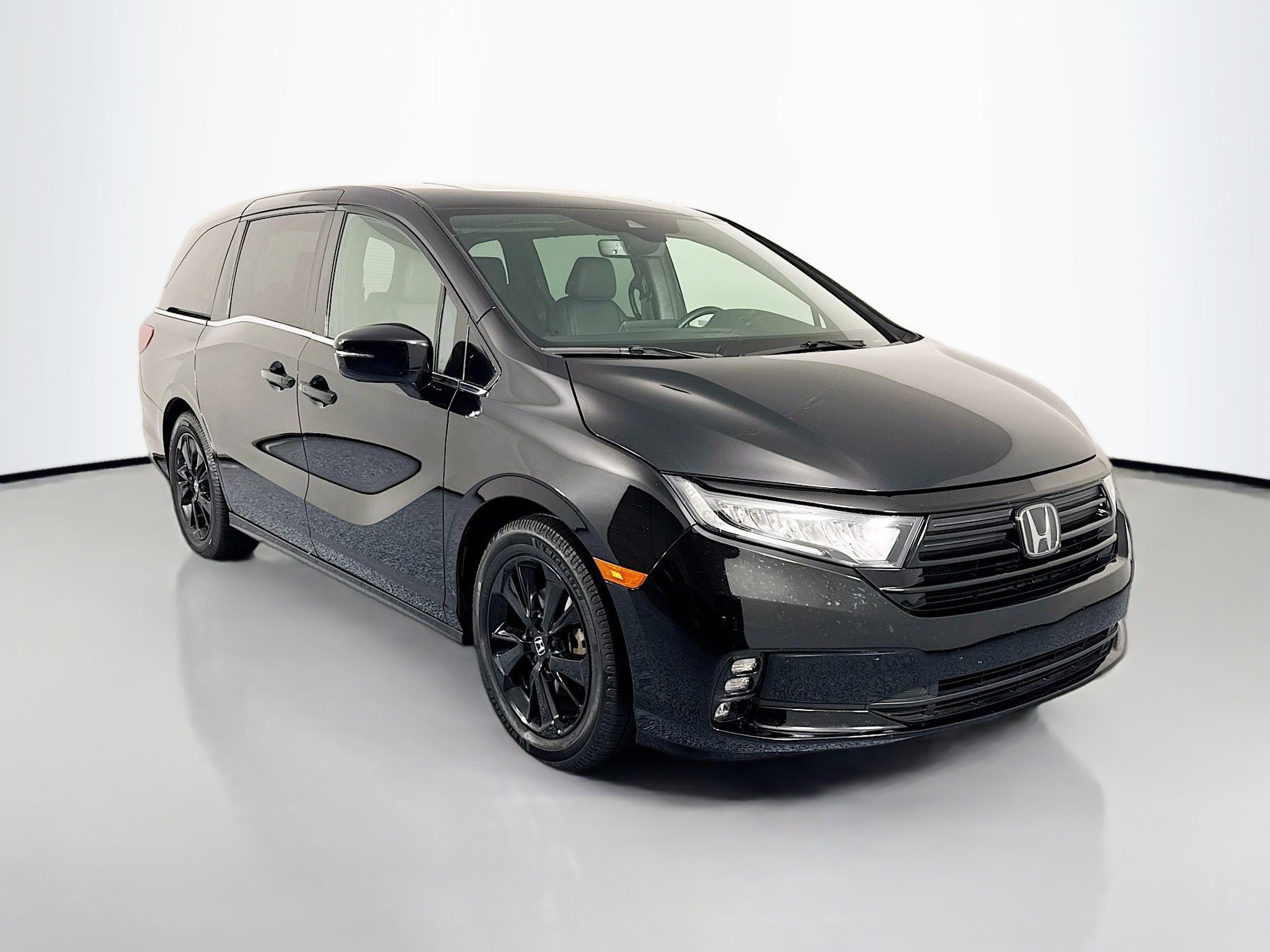 Certified 2024 Honda Odyssey Sport image 3