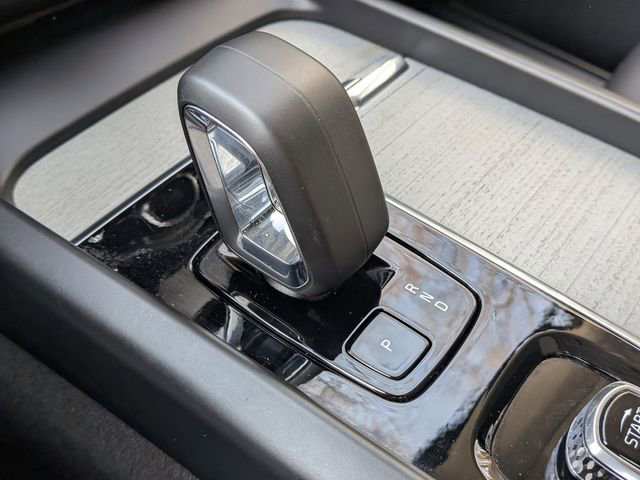 Certified 2025 Volvo XC60 B5 Plus image 19