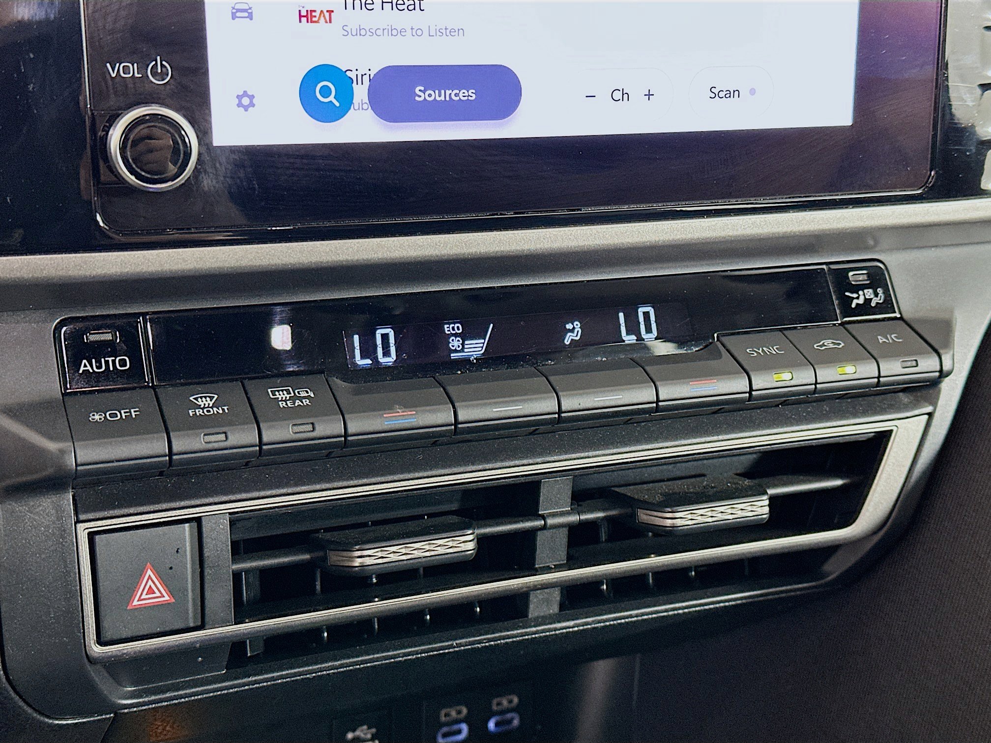 Used 2025 Toyota Camry LE image 23