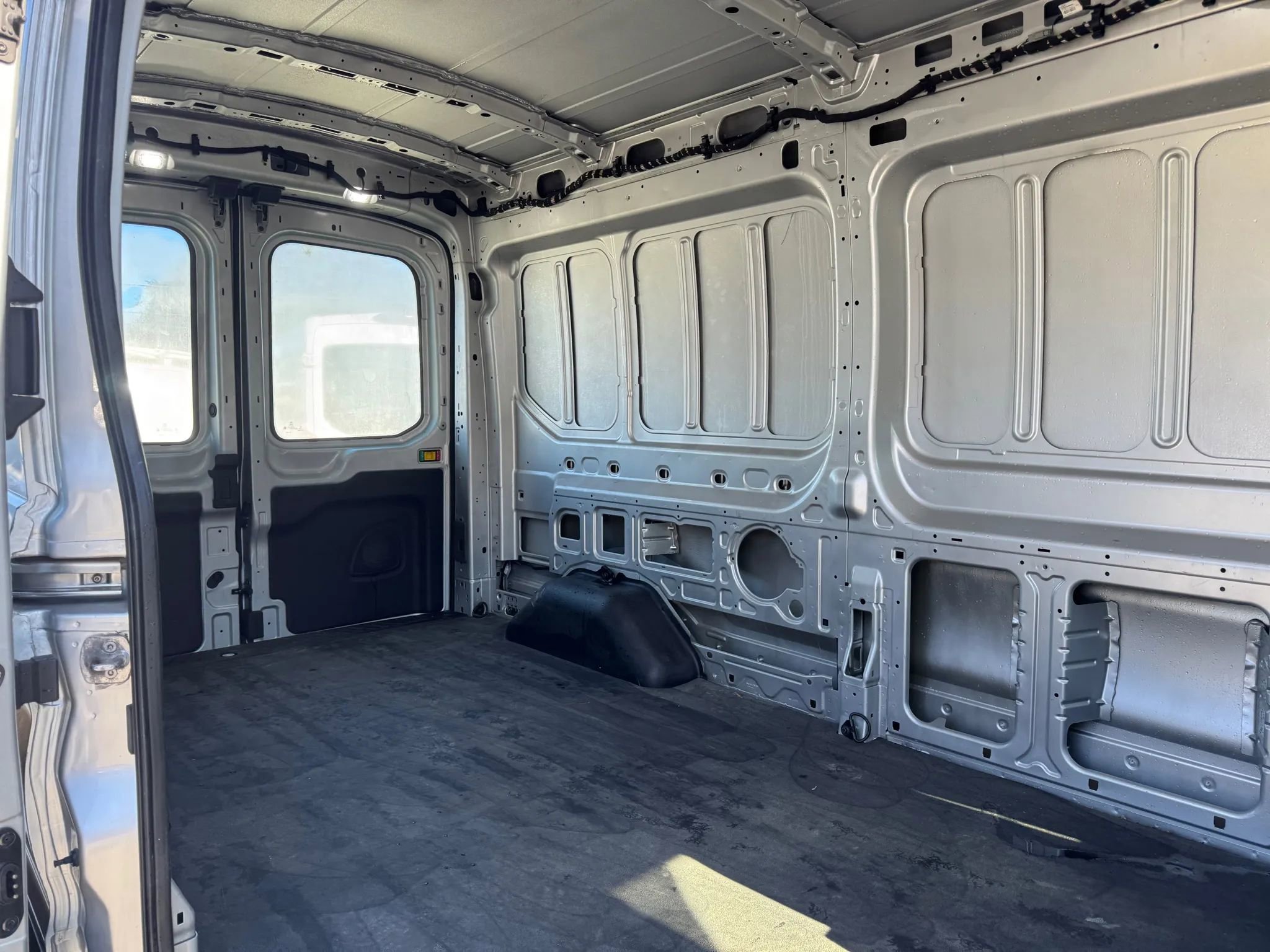 Used 2020 Ford Transit 250 Medium Roof AWD image 30