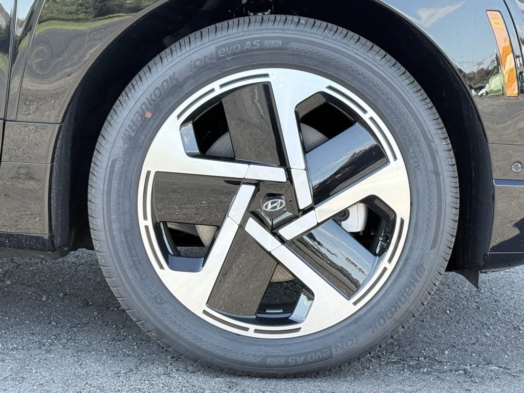 New 2026 Hyundai Ioniq 9 Calligraphy image 10