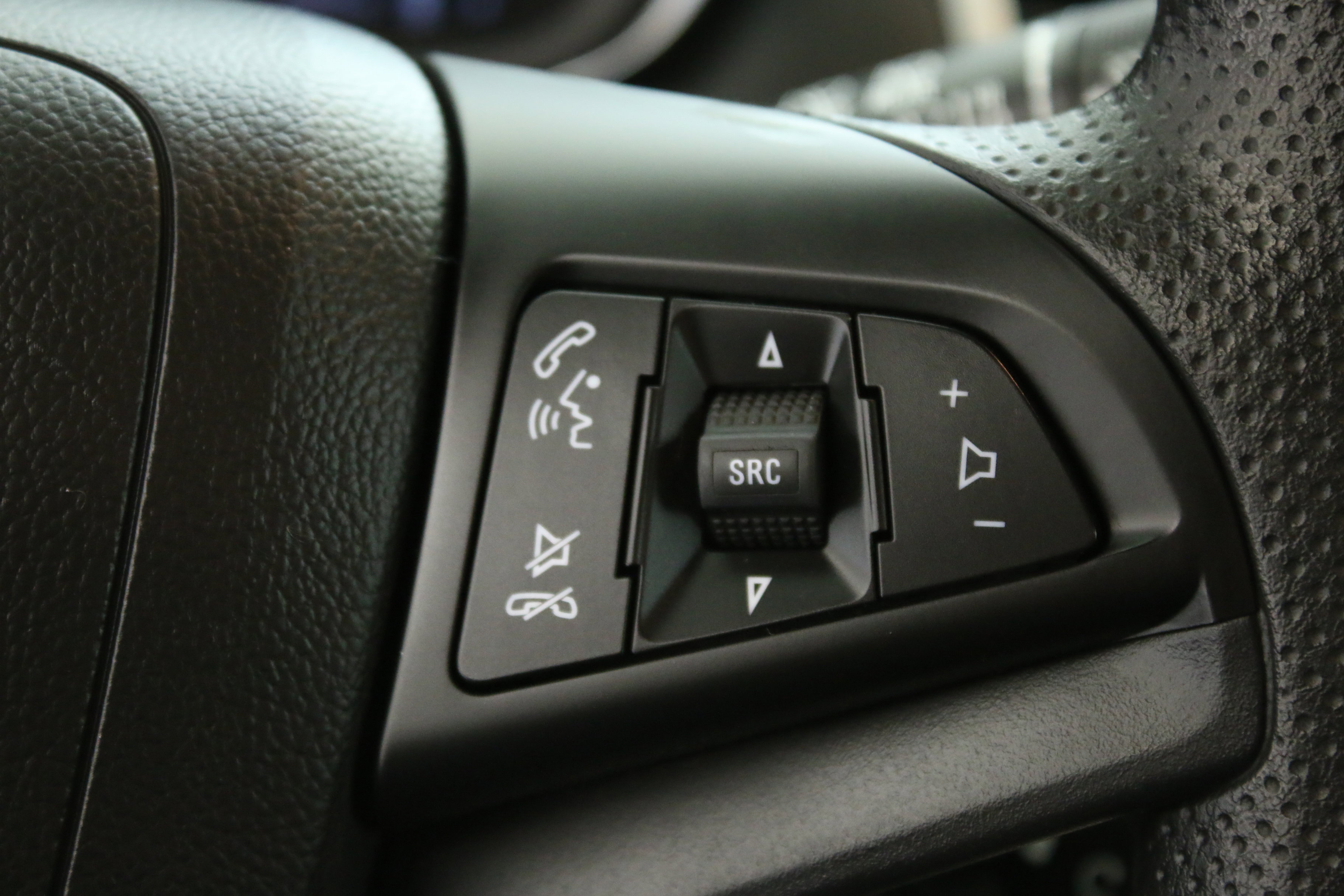 Used 2021 Chevrolet Trax LT AWD/4WD image 16