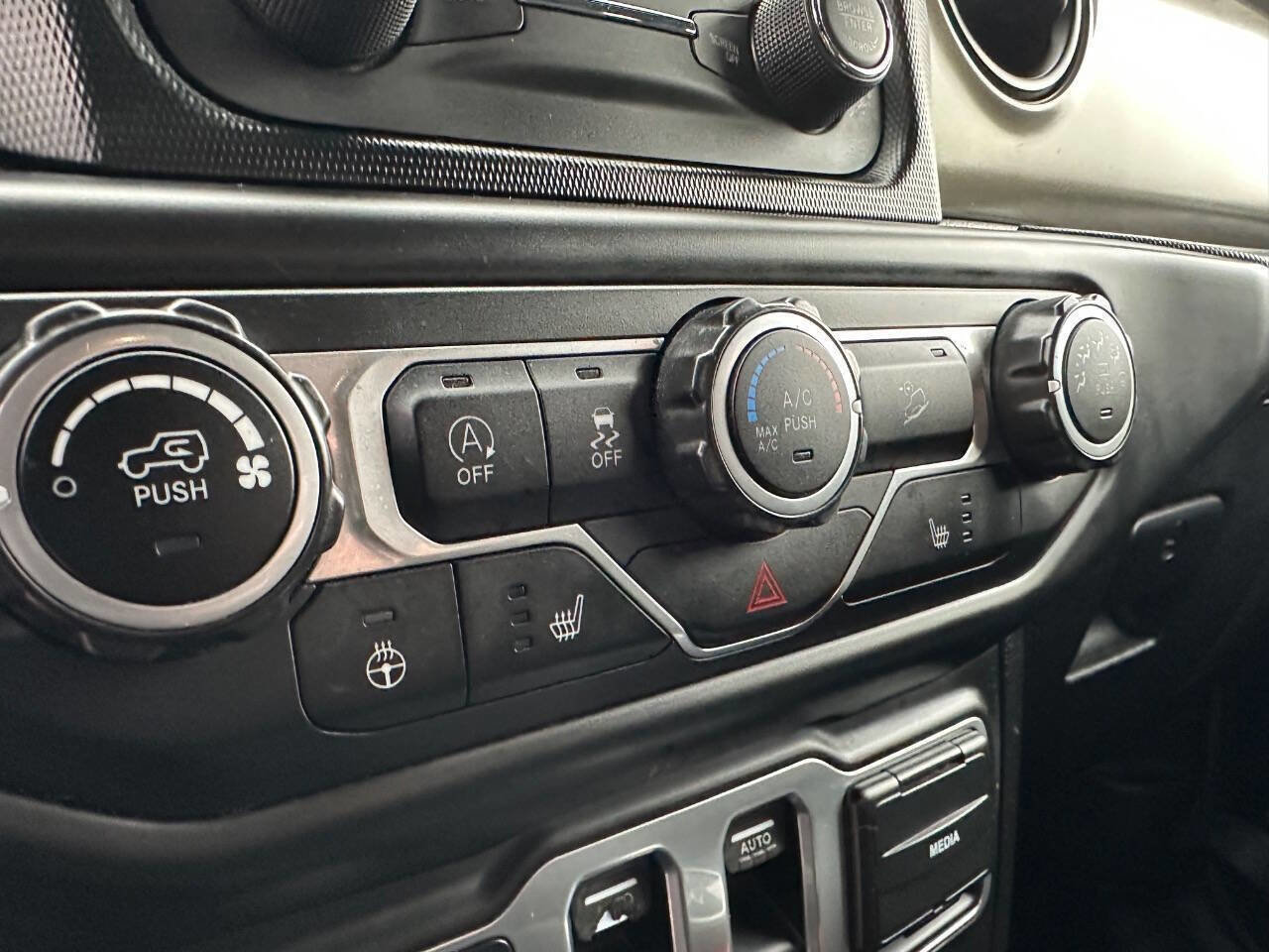 Used 2018 Jeep Wrangler Sport image 7