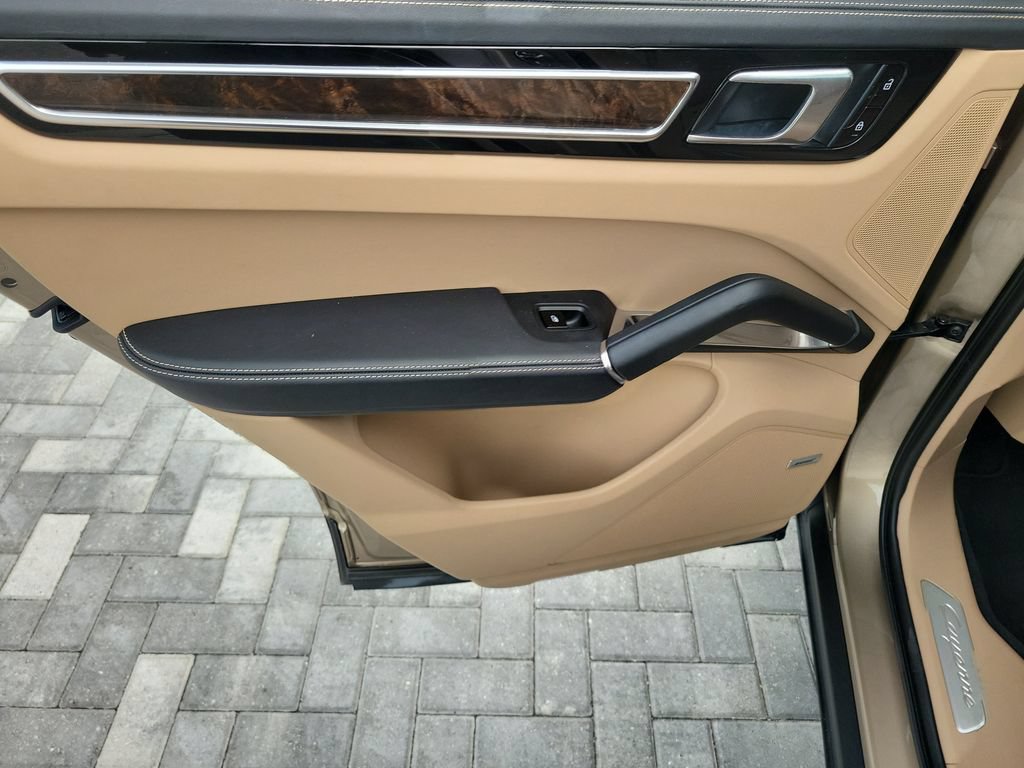 Used 2019 Porsche Cayenne Turbo AWD/4WD image 22