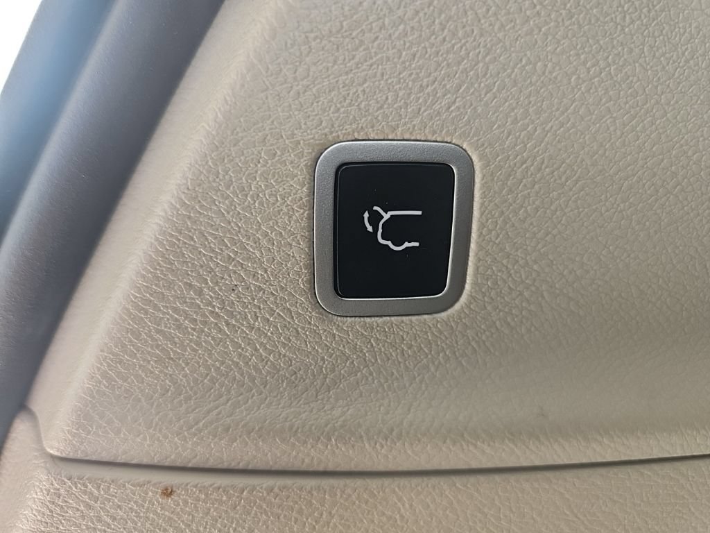 Used 2021 Chrysler Pacifica Touring FWD image 35