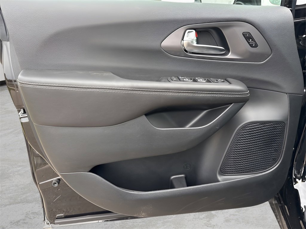 New 2026 Chrysler Pacifica Select image 27