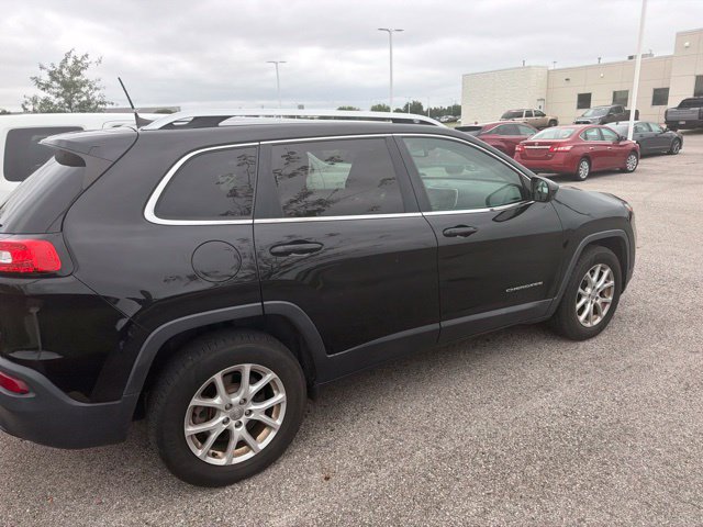 Used 2017 Jeep Cherokee Latitude AWD/4WD image 3