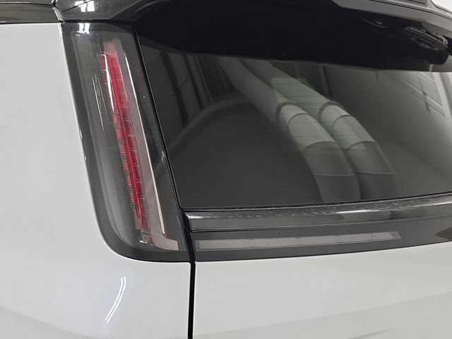 New 2027 Cadillac Vistiq Premium Luxury w/ LPO, Floor Liner Package AWD/4WD image 29