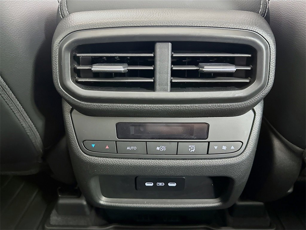 Certified 2025 Honda Pilot Touring image 27