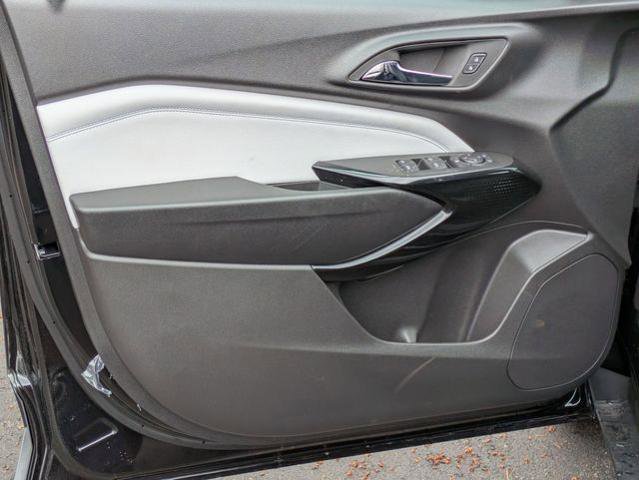 New 2026 Chevrolet Trax LT w/ Driver Confidence Package image 12