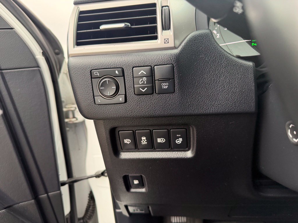 Used 2023 Lexus GX 460 Premium w/ Accessory Package AWD/4WD image 22
