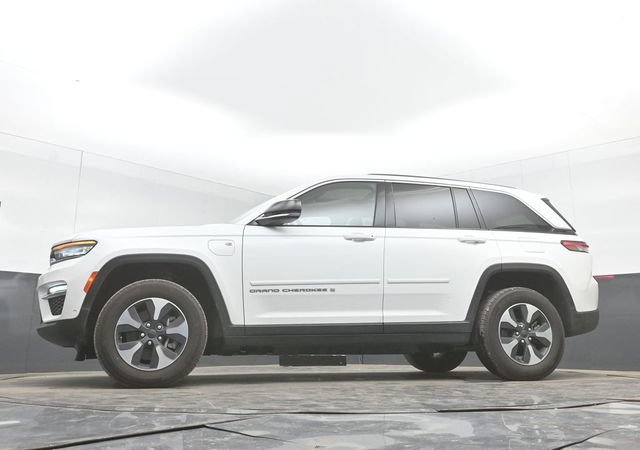 Used 2022 Jeep Grand Cherokee Limited 4xe w/ Luxury Tech Group II AWD/4WD image 30