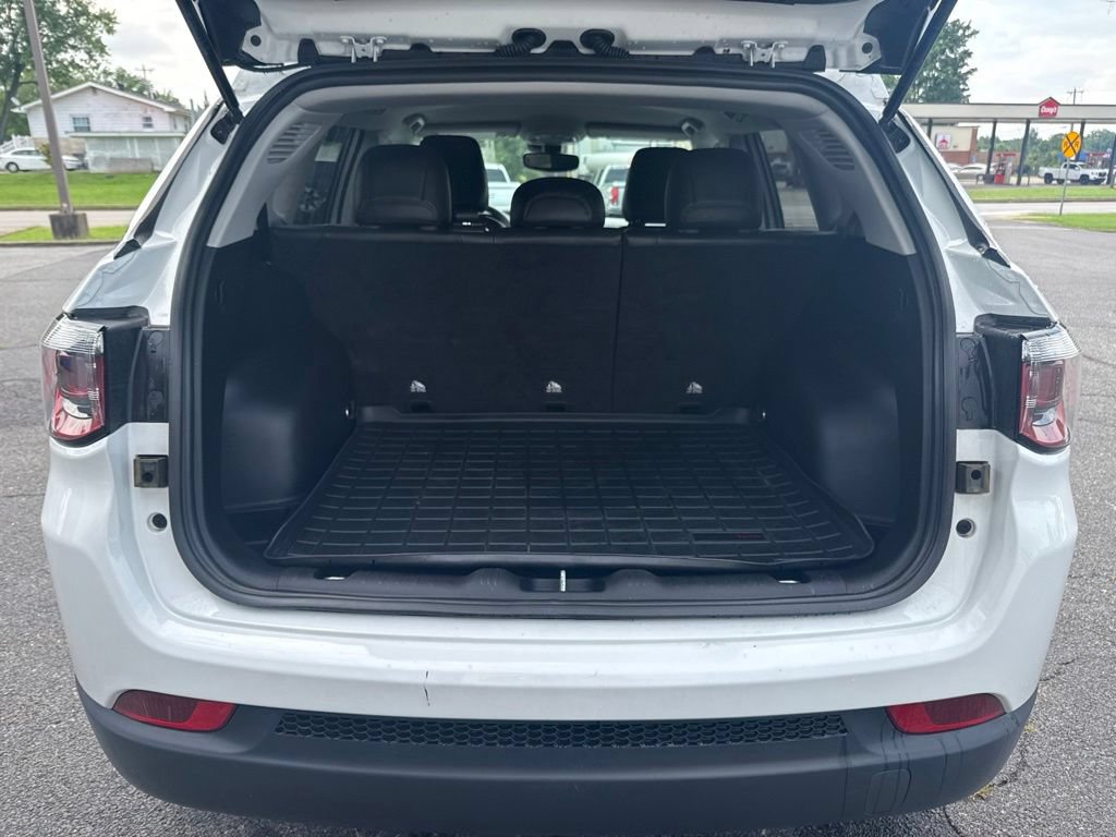 Used 2022 Jeep Compass Latitude FWD image 9