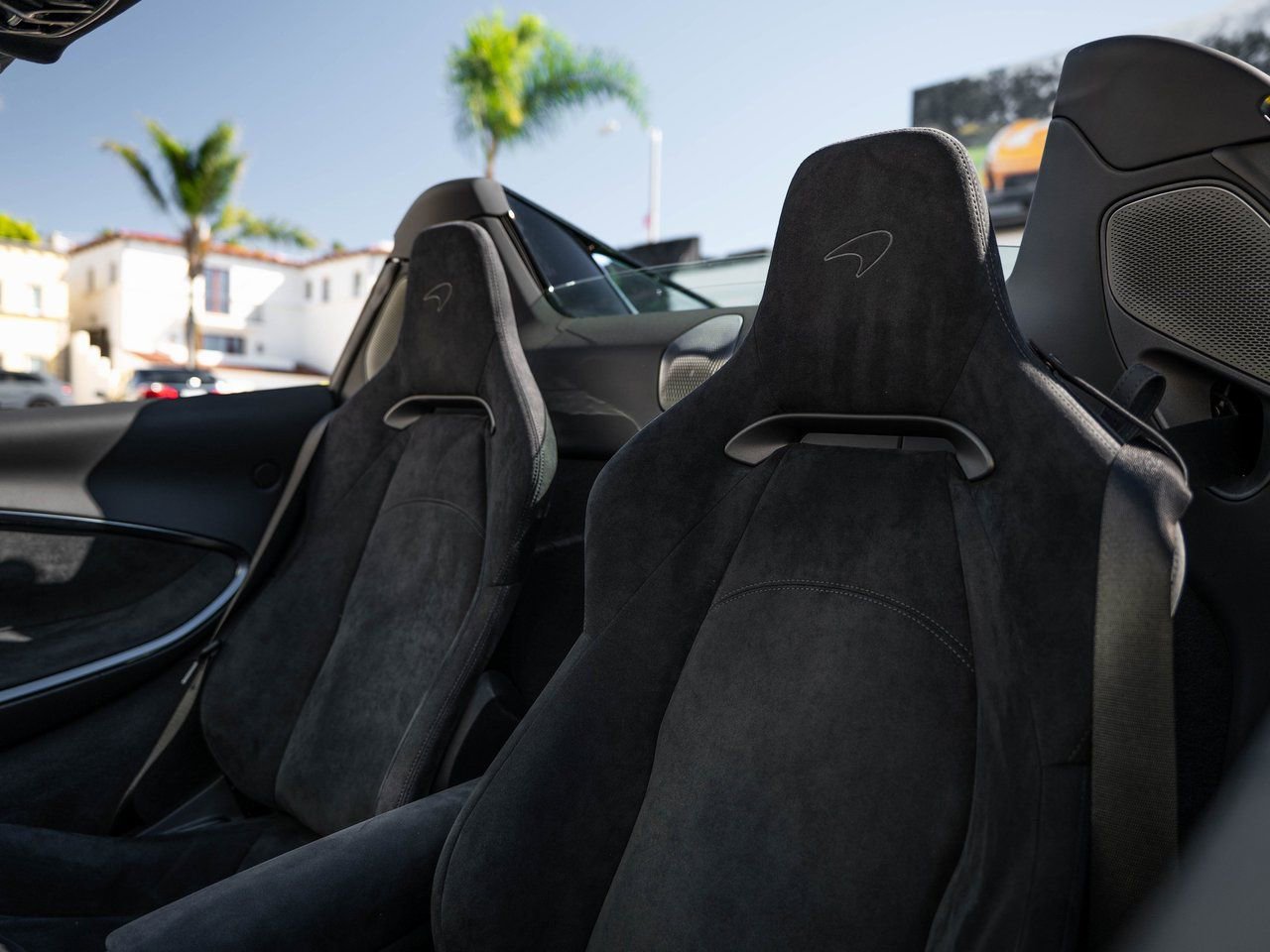 Used 2025 McLaren Artura Spider image 21