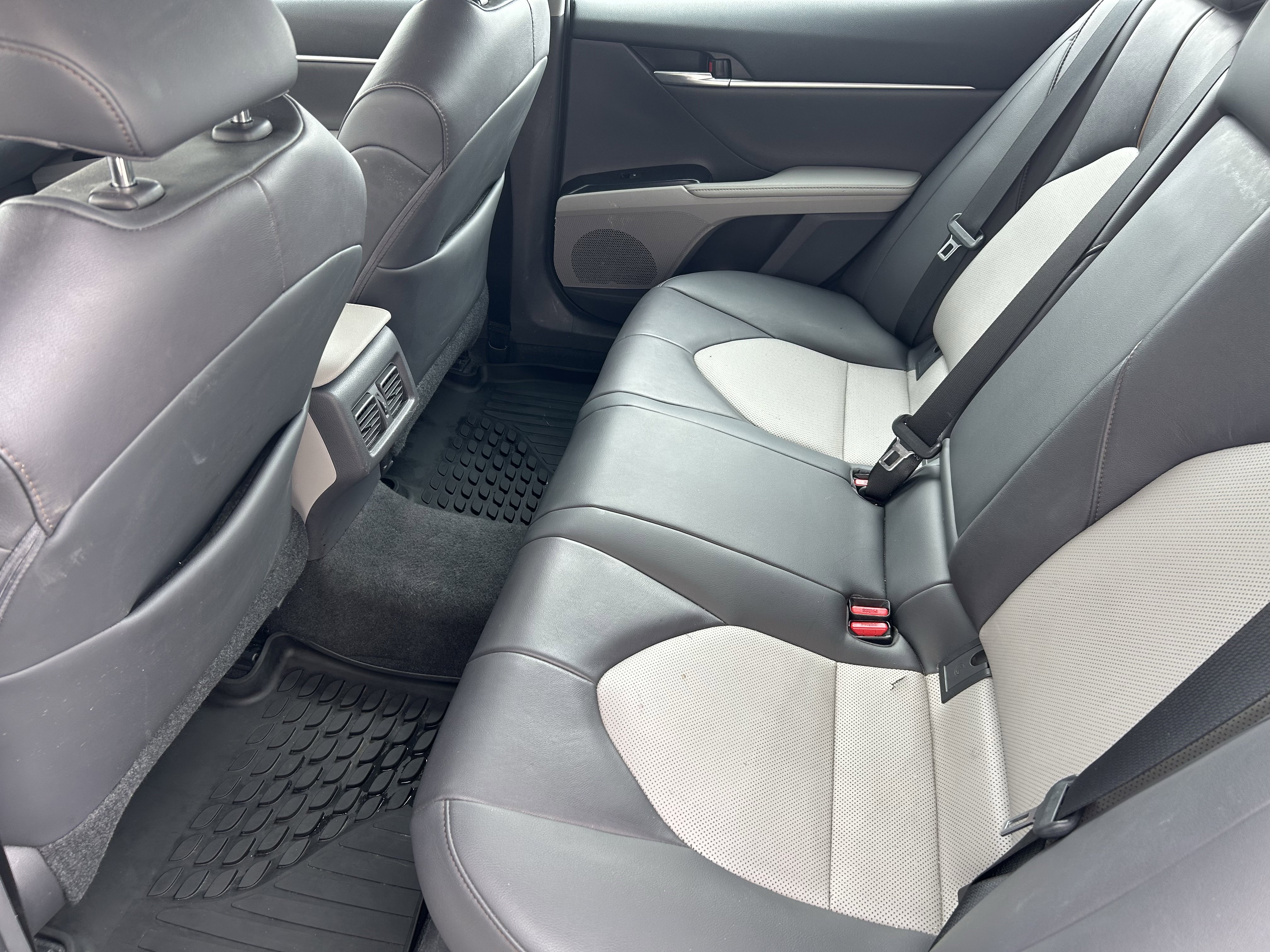 Certified 2020 Toyota Camry XLE w/ Four Season Floor Mat Package FWD image 5