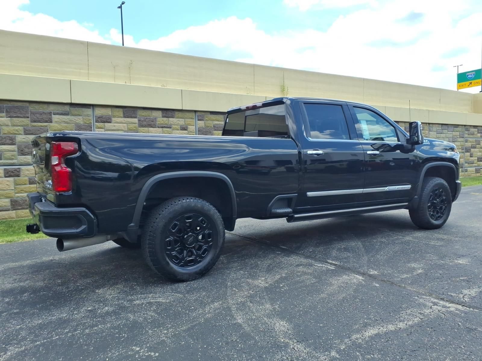 Used 2024 Chevrolet Silverado 3500 High Country w/ High Country Premium Package AWD/4WD image 11
