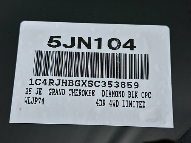 New 2025 Jeep Grand Cherokee Limited w/ Luxury Tech Group II image 24