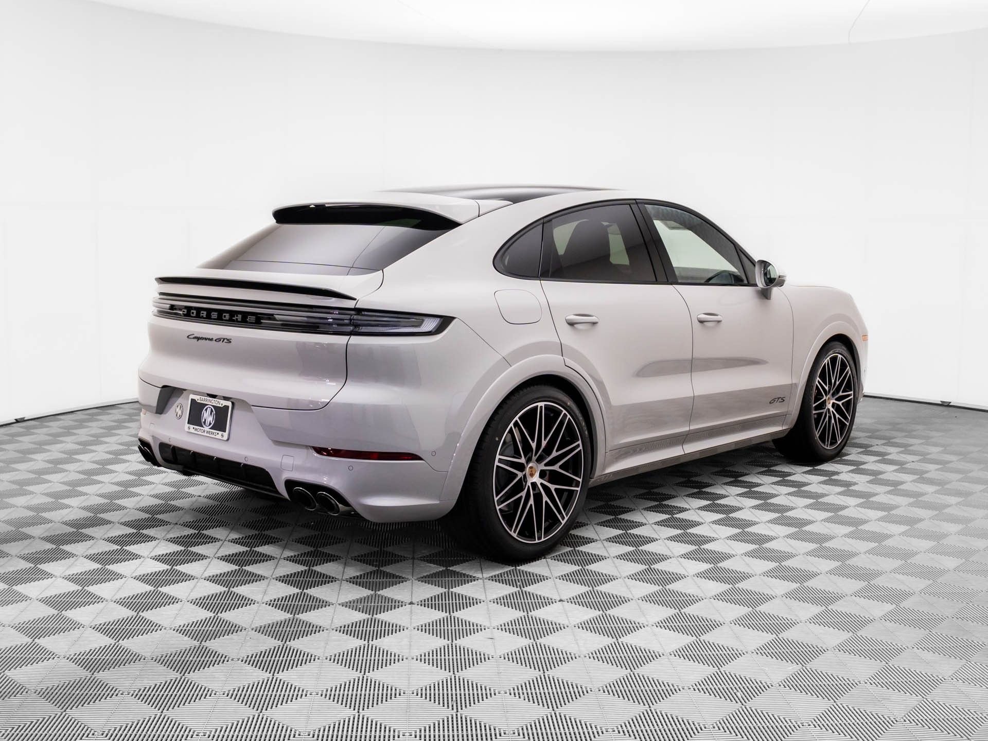 New 2026 Porsche Cayenne GTS image 8