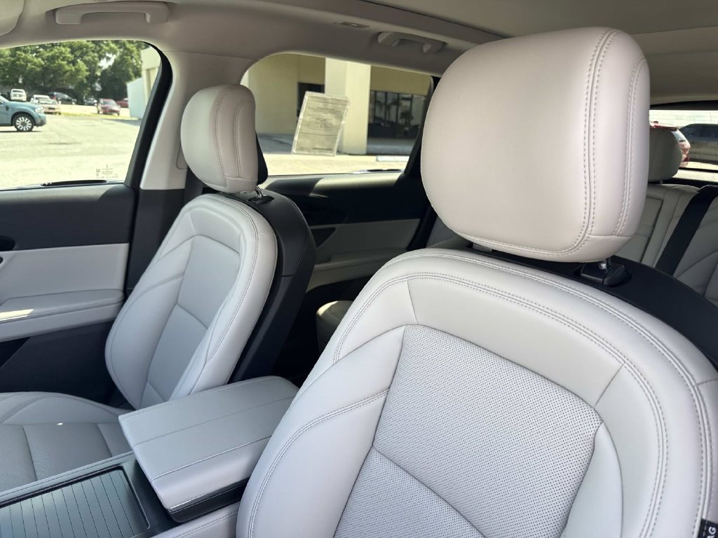 New 2026 Lincoln Nautilus Premier w/ Equipment Group 102A AWD/4WD image 21