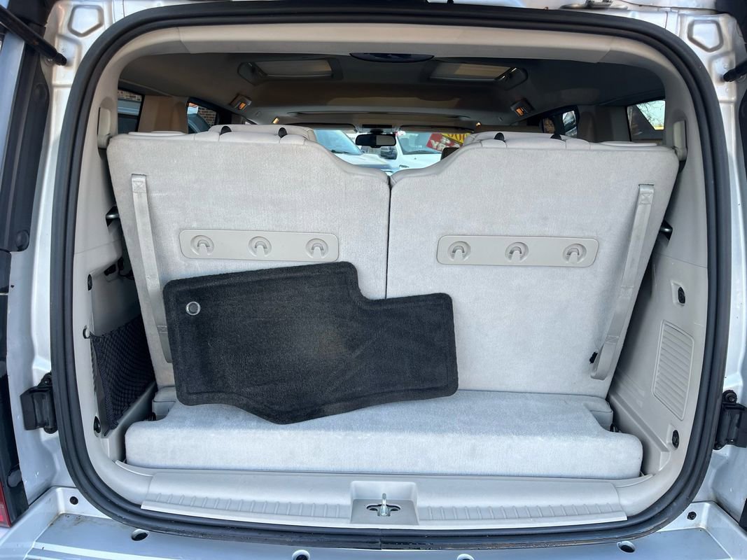 Used 2006 Jeep Commander Limited w/ Trailer Tow Group IV image 14