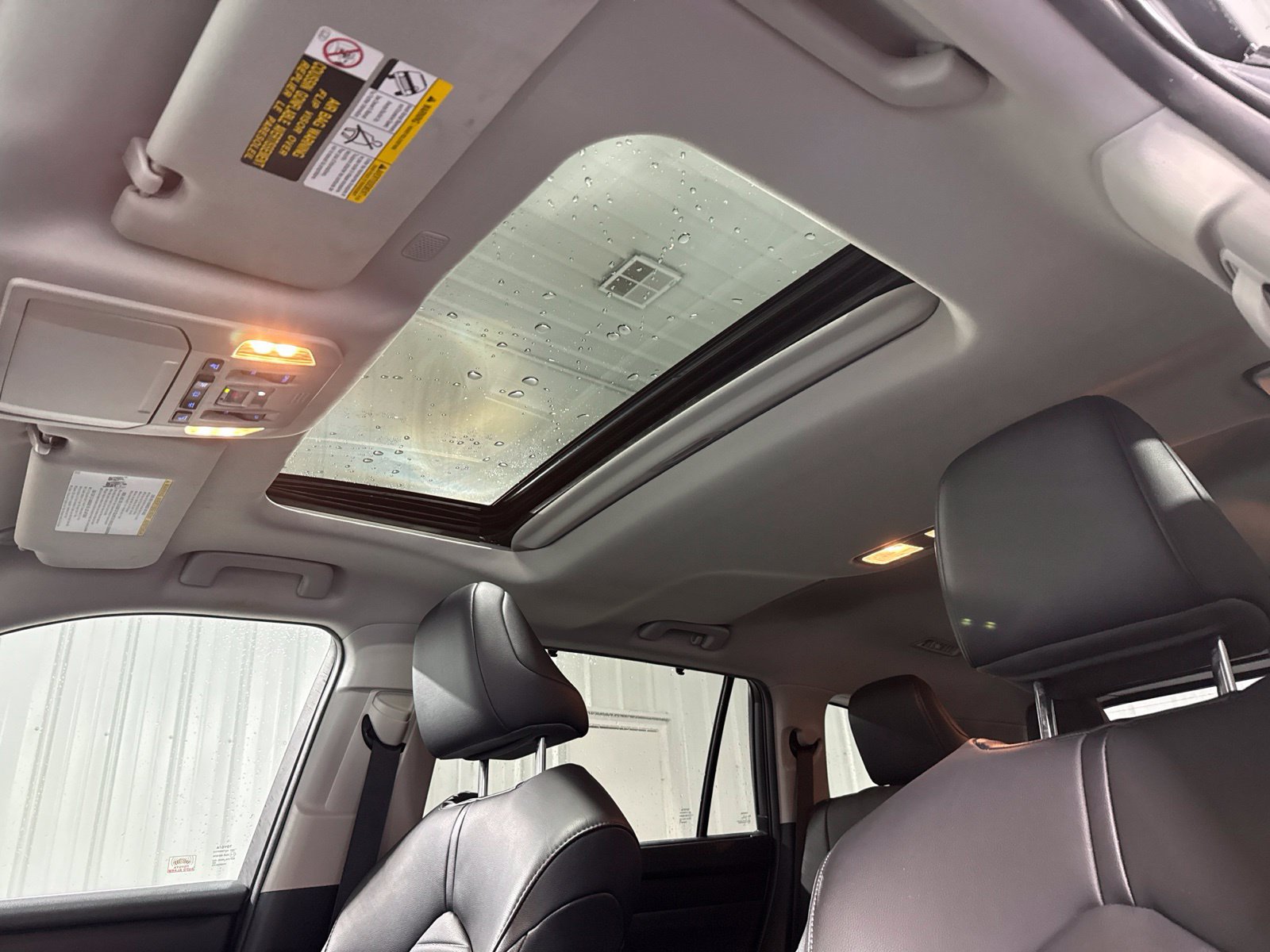 Used 2020 Toyota Highlander XLE AWD/4WD image 32