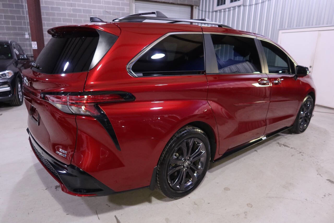 Used 2024 Toyota Sienna XSE image 6