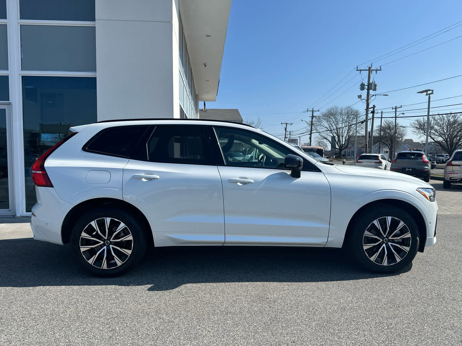 Used 2025 Volvo XC60 B5 Plus image 7