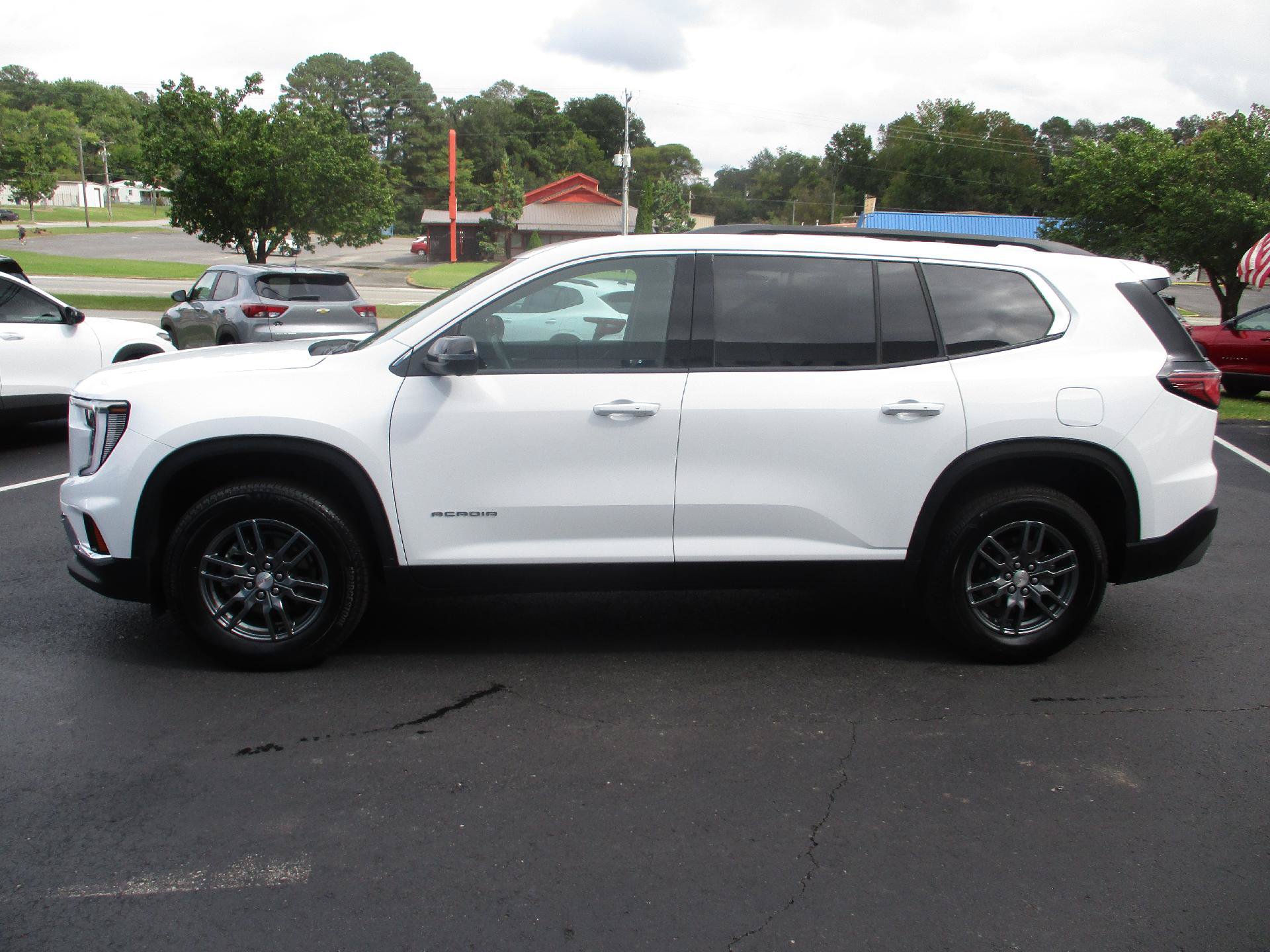 Used 2025 GMC Acadia Elevation FWD image 7