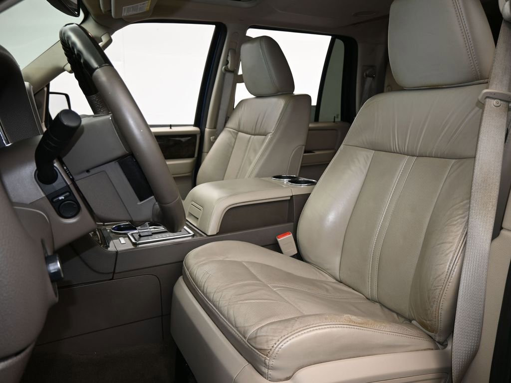 Used 2016 Lincoln Navigator Select image 10
