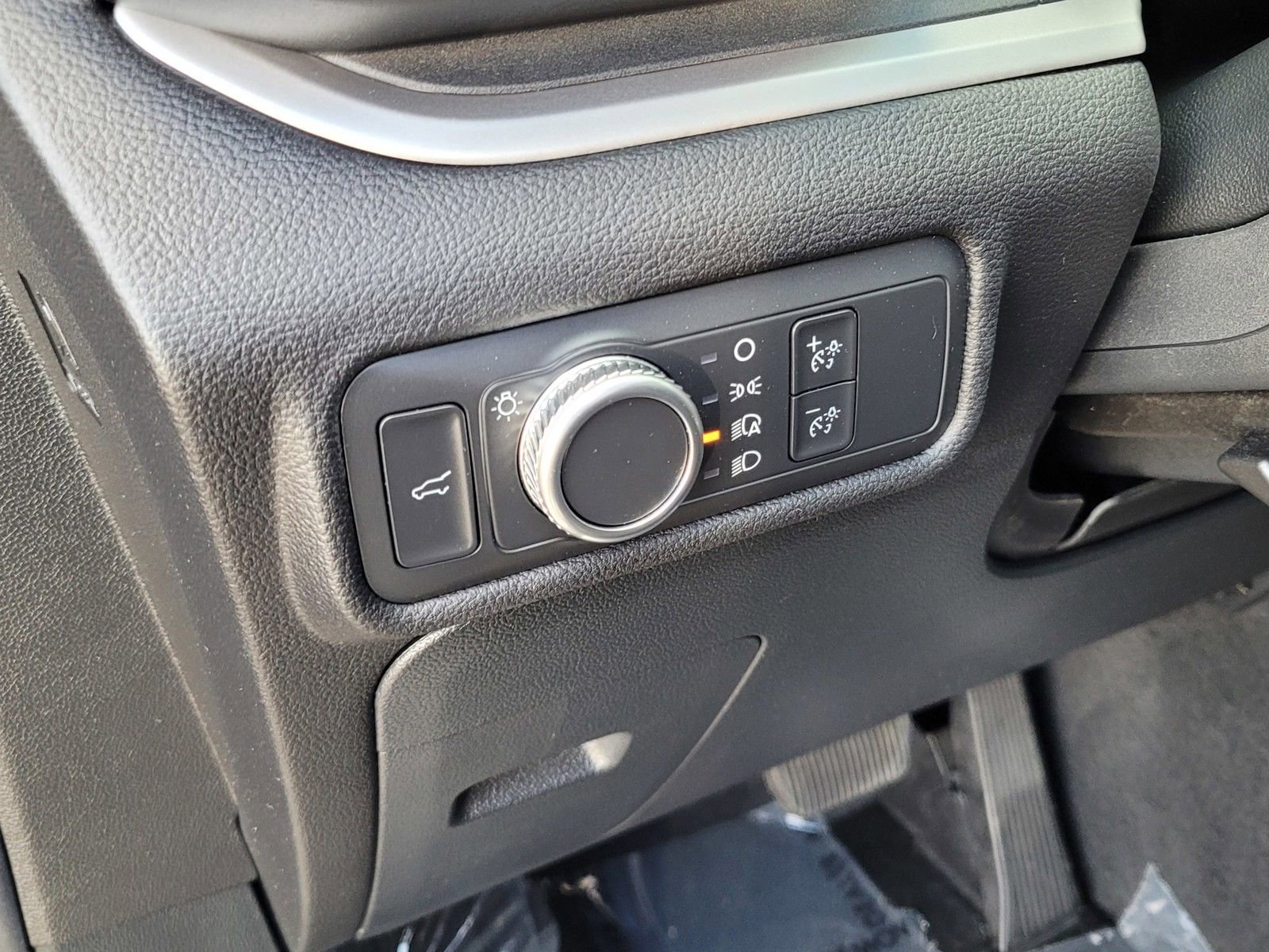 Used 2022 Ford Explorer XLT image 18