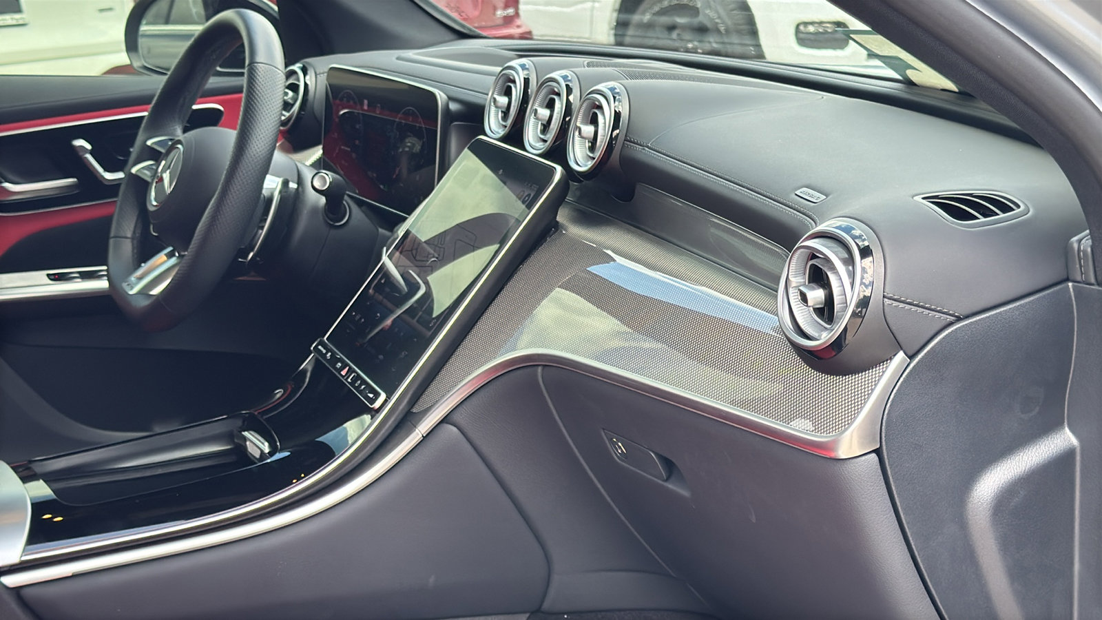 Used 2024 Mercedes-Benz GLC 43 AMG 4MATIC image 27