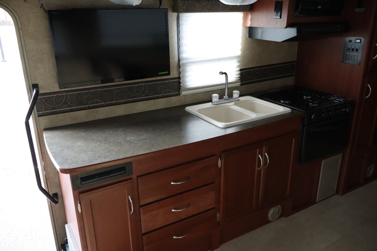 Used 2015 Ford E-450 and Econoline 450 Super Duty w/ Motorhome Prep Package image 33